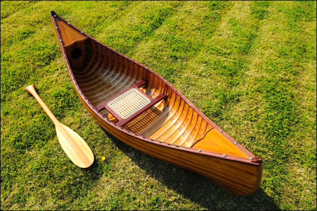 6 FEET CANOE WITH RIBS: 6 feet canoe with ribs - Length: 70.5" x Width: 20.25" x Height: 15" - This canoe was 100% handcrafted by experienced and skillful boat builder. It was made of canadian western red cedar and encapsula