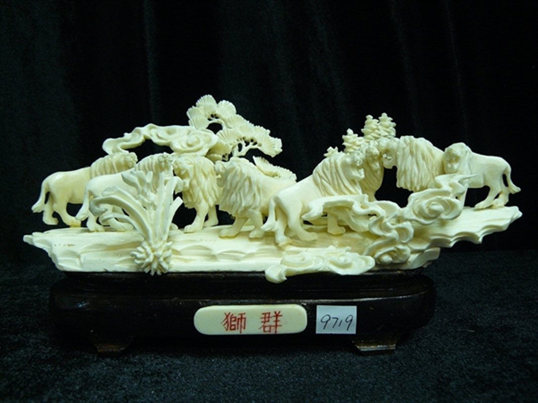 BONE LIONS JUNGLE: Bone Lions Jungle - Size: Long: 8", Wide: 3", High: 4" - This Beautiful Artwork Is Made From Cow Bones. All Natural And All Hand Carved From High Quality Bones. It Is Not Bone Powder, Resin Or Mouded.