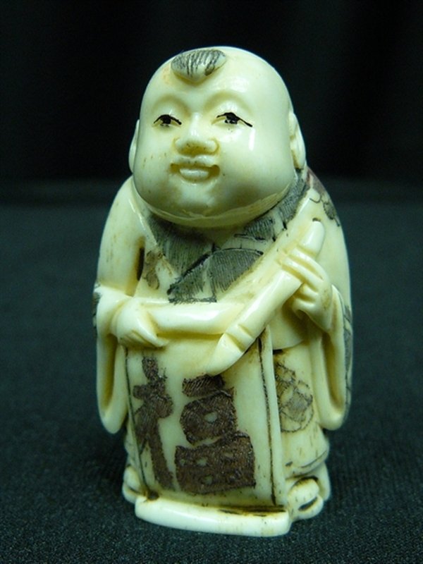 2" ANTIQUE BONE NETSUKE: 2" Antique Bone Netsuke - 1"x1.5"x2" - This Is Japanese Netsuke. All Hand Carved From One Solid Piece Of Cow Bone. Hand Painted With Signature On The Bottom. There Are 2 Holes On The Back, Which Is Us