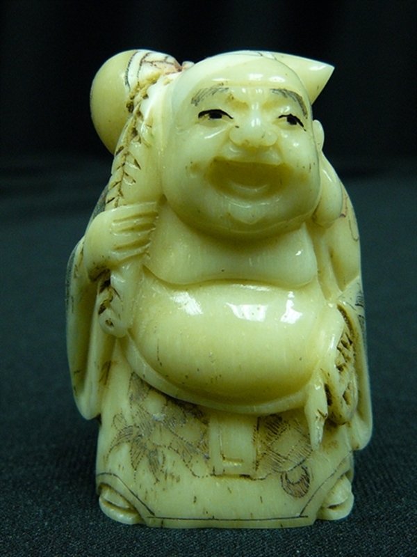 2" ANTIQUE BONE NETSUKE: 2" Antique Bone Netsuke - 1"x1.5"x2" - This Is Japanese Netsuke. All Hand Carved From One Solid Piece Of Cow Bone. Hand Painted With Signature On The Bottom. There Are 2 Holes On The Back, Which Is Us