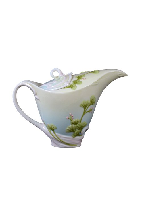 GINGKO TEA POT: Gingko Tea Pot - Material - Fine Porcelain - Size - (l) 7 1/4