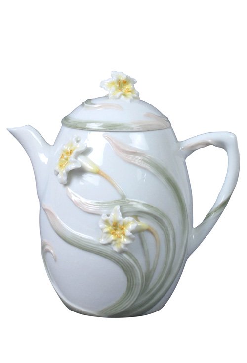 LILY TEAPOT (MINI): Lily Teapot (mini) - Material - Fine Porcelain - Size - (l) 5 1/4