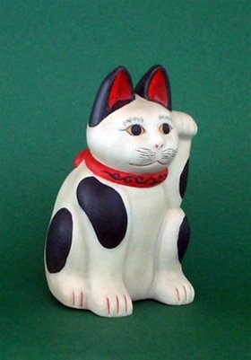 JAPANESE GOOD LUCK CAT, MENEKI NEKO: Japanese Good Luck Cat, Meneki Neko - Size: 3.5"h X 2"w X 2.5"d Item Type: Japanese Statue Material: Resin Weight (lbs): 0.4 Lbs - - Maneki Neko Good Luck Beckoning Cat Statue (meiji Era, Late 19th Ce