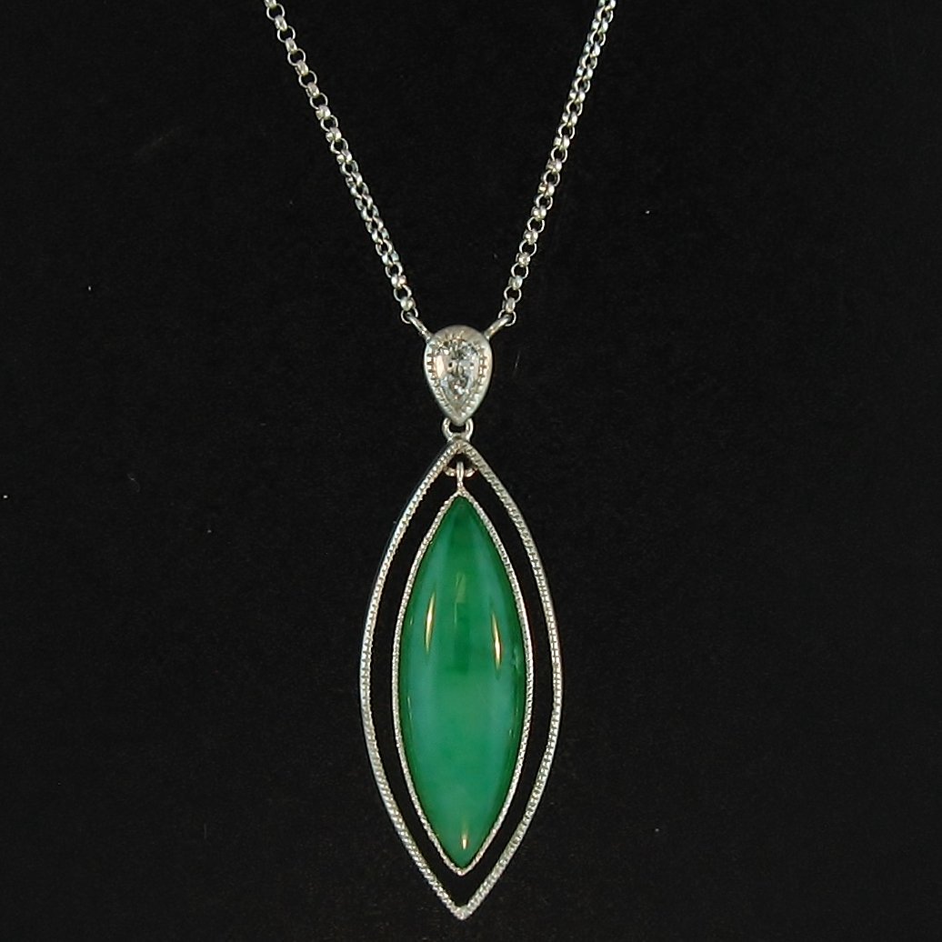Burmese Green Jade Necklace (1 of 2)