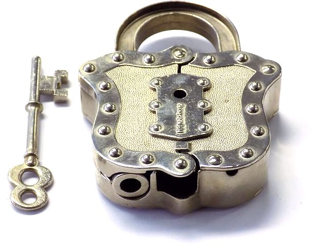 HUBLEY 8 CAST IRON TOY LOCK CAP GUN PISTOL: Hubley 8 Cast Iron Toy Lock cap gun pistol with Trigger Key. Working order. Excellent condition. 4 1/2"