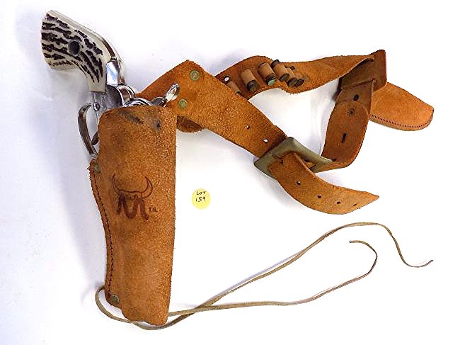 MATTEL SHOOTIN SHELL FANNER COWBOY CAP PISTOL: Vintage Mattel Shootin Shell Fanner Cowboy Cap gun pistol toy with Original Leather holster and bullets. Working order. Length 9"