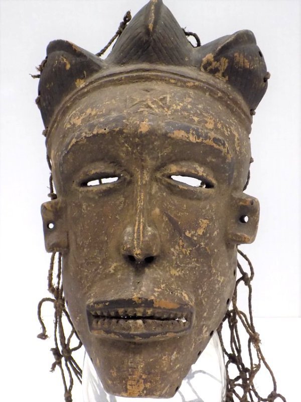 AFRICAN CHOCKWE TRIBAL RITUAL MASK: Antique African Chockwe Carved Tribal Ritual Mask. Height 14"