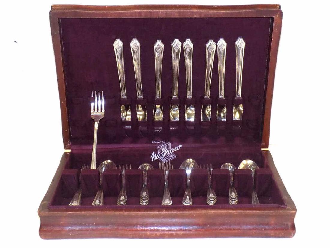 VINTAGE ROGERS ART DECO STYLE SILVERWARE SERVICE (1 of 3)