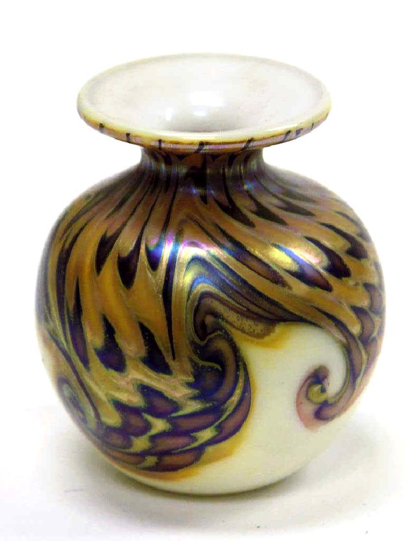 MINIATURE QUEZAL ? ART GLASS CABINET VASE (1 of 2)