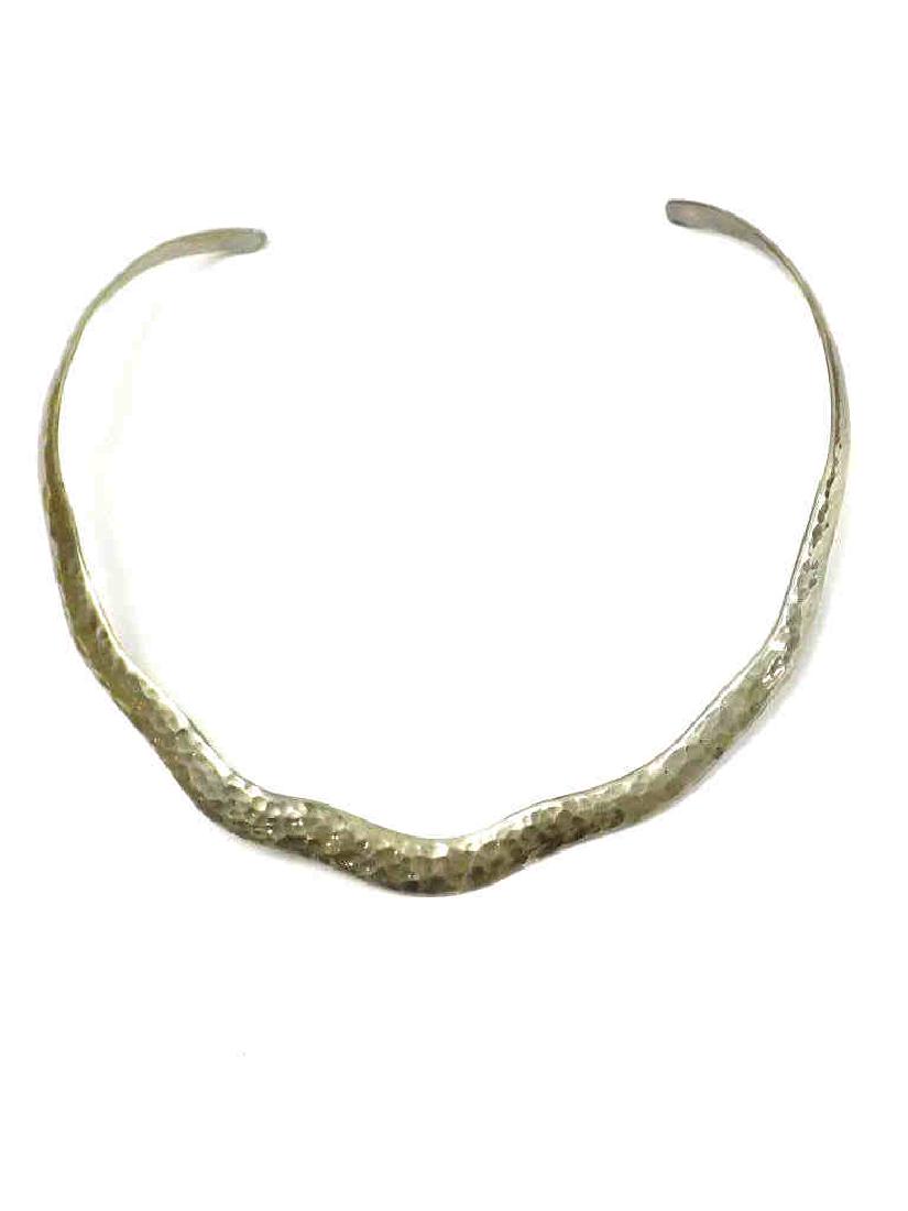 MEXICAN TE HAMMERED STERLING CHOKER NECKLACE: Vintage Mexican Adustable Sterling Silver Hand Hammered Choker Necklace. Signed TE -20.