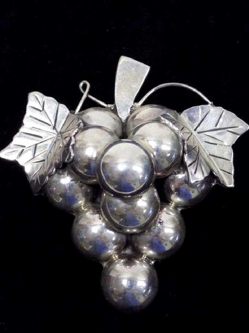 BIG SIGNED MEXICAN STERLING GRAPES BROOCH PENDANT (1 of 3)