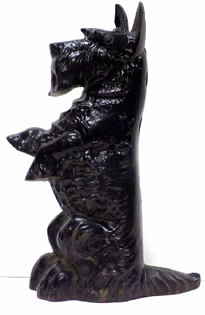HUBLEY CAST IRON SCOTTISH TERRIER DOG DOORSTOP (1 of 2)