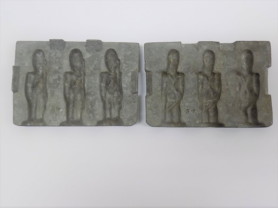 TRIPLE BRITAINS TOY SOLDIER MOLD (1 of 2)