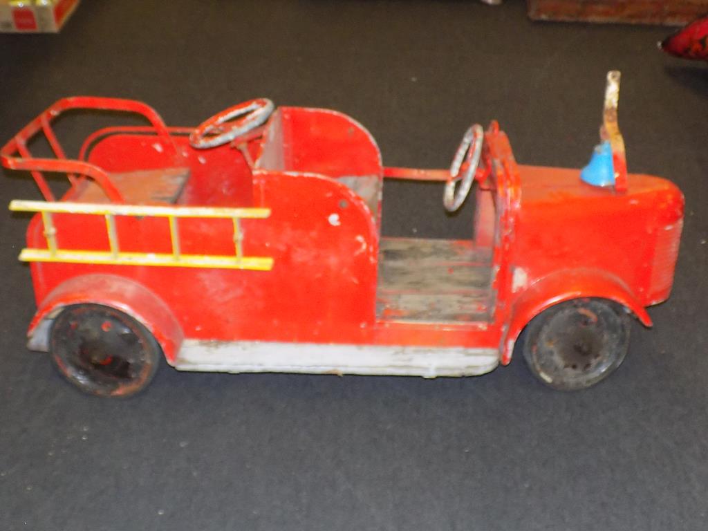 PINTO BROS CONEY ISLAND FIRE TRUCK CARNIVAL RIDE (1 of 3)