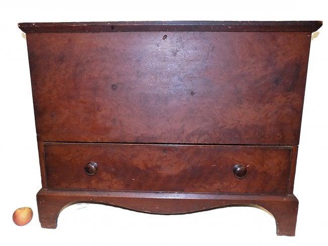 HUDSON RIVER VALLEY CHIPPENDALE BLANKET CHEST: Primitive Hudson River Valley 19th Century Chippendale Lift Top Blanket Chest. Patinized Grain Painted Pine with Salmon Painted Rear. Scalloped skirt and sides. 29" 15.50" x 37.25"