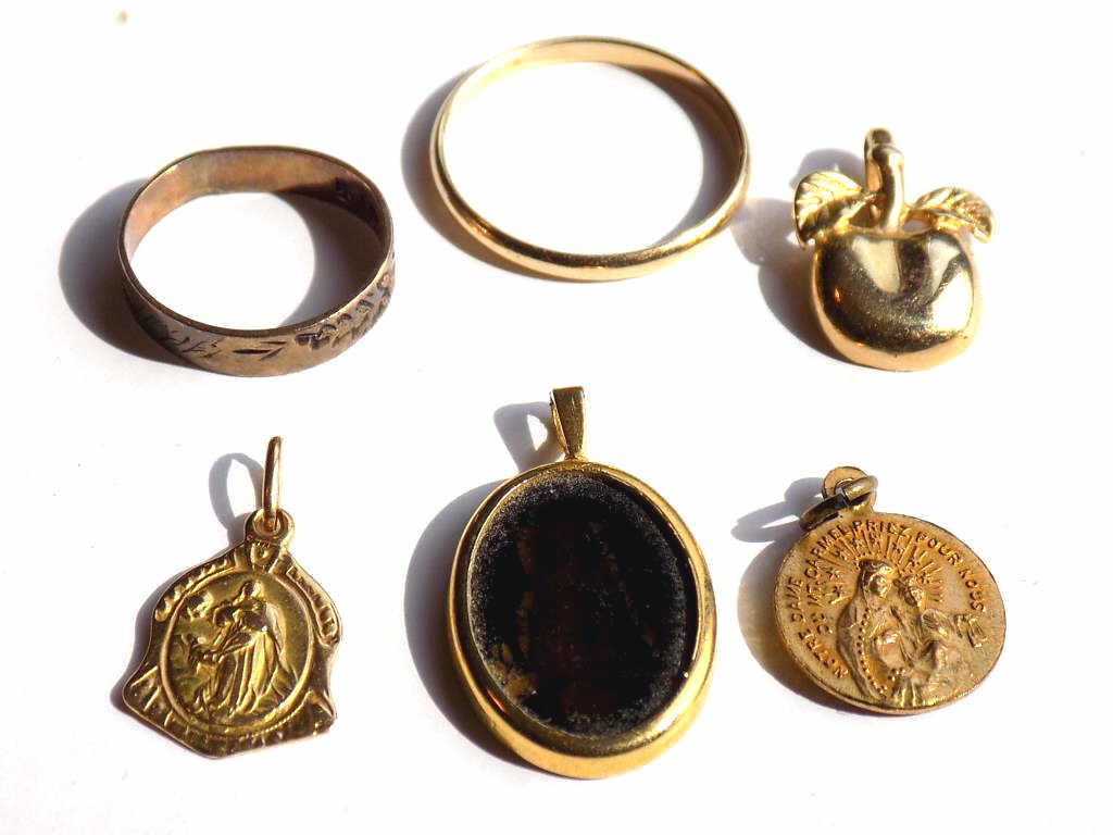 ASSORTED GOLD JEWELRY LOT (1 of 4)