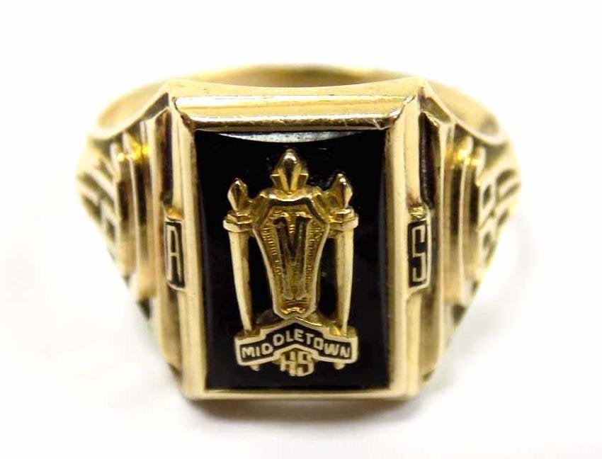 10K SOLID GOLD MIDDLETOWN NY HIGH SCHOOL CLASS RING: Art Deco 1939 10K Solid Gold and Black Onyx Middletown New York High School Class Ring. Kilbourne & Donohue Sales Agents for Murchison Makers Mark inside. Size 6.