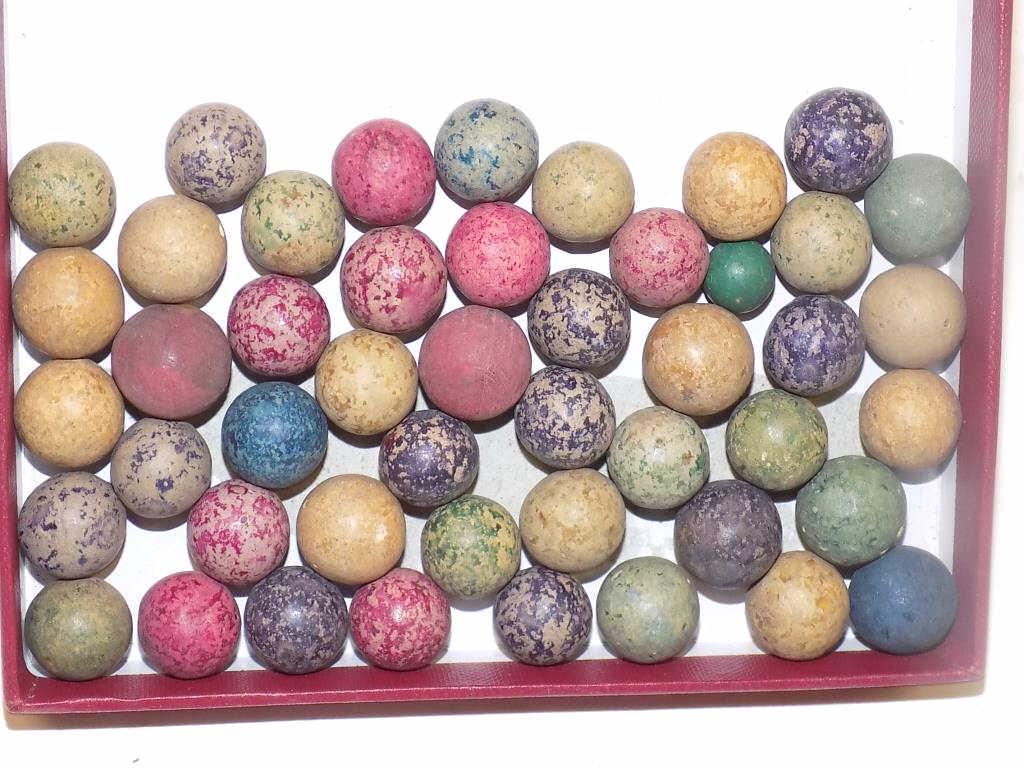 19TH CENTURY AMERICAN COLORED CLAY TOY MARBLES: Rare 19th Century American Clay Toy Marbles. Different Colors including Mottled Red, Green, Yellow, Blue, Purple. Total of 47 Pieces.