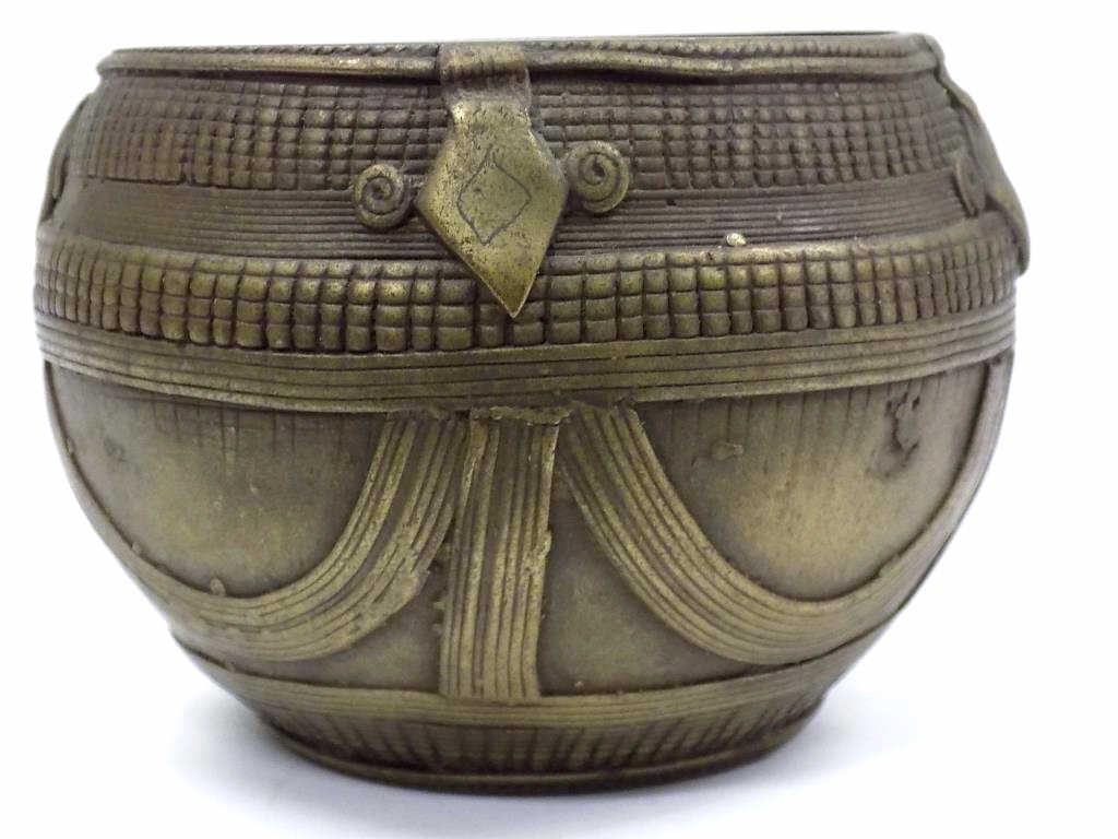 AFRICAN BRONZE BOWL (1 of 4)