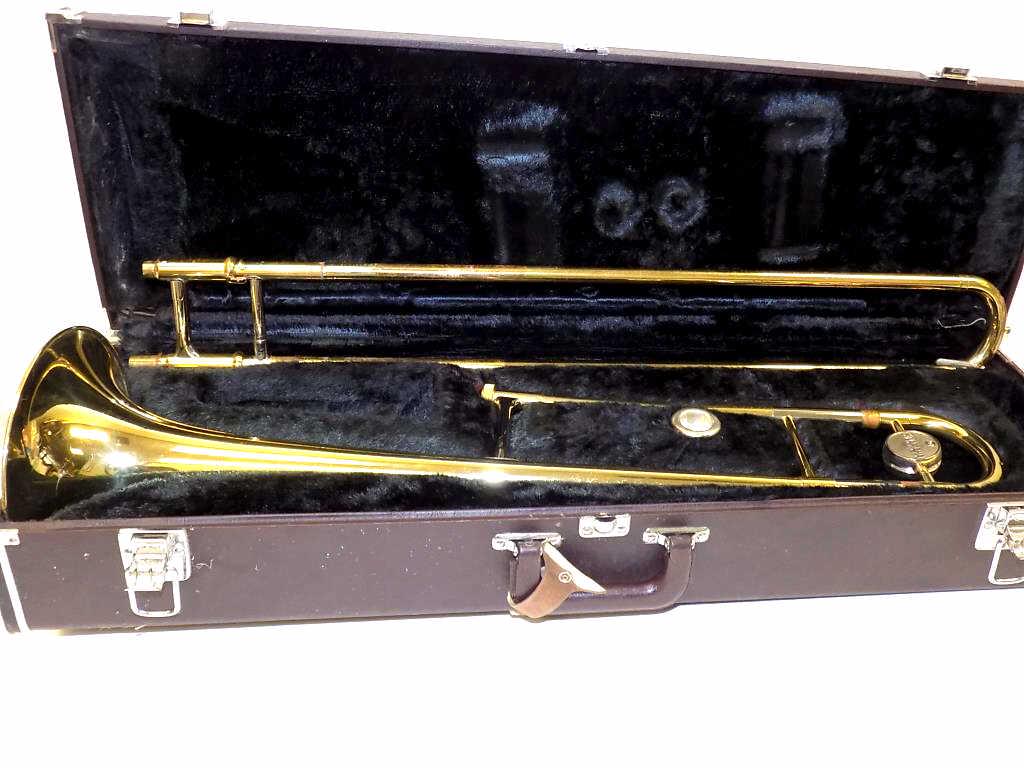 YAMAHA YSL 354 BRASS TROMBONE INSTRUMENT (1 of 4)