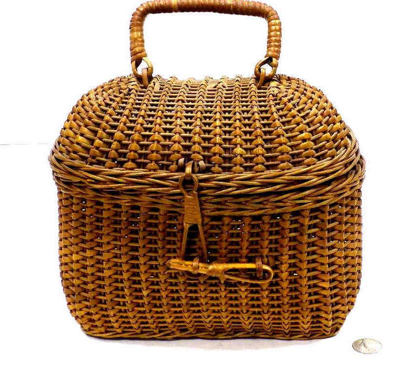 NANTUCKET WOVEN LIDDED BASKET (1 of 3)