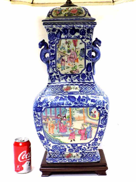 GRAND CHINESE ROSE MEDALLION PORCELAIN LAMP (1 of 11)