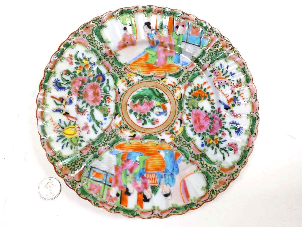 19TH CENTURY CHINESE ROSE MEDALLION DISH (1 of 5)
