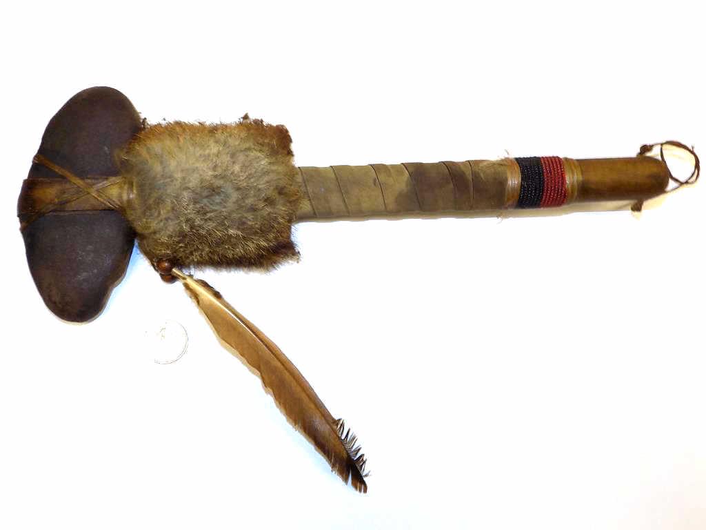 AMERICAN INDIAN TOMAHAWK WEAPON (1 of 3)