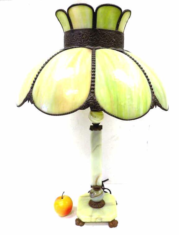 VICTORIAN ONYX SLAG CUSTARD GLASS TABLE LAMP (1 of 4)