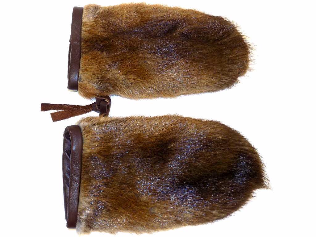 VINTAGE BEAVER FUR MITTENS (1 of 2)