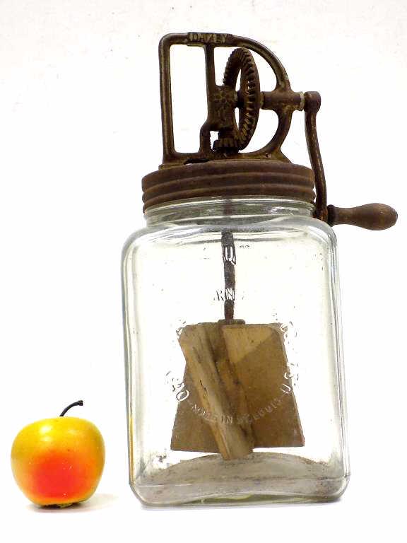 ANTIQUE DAZEY 4 QUART BUTTER CHURN (1 of 3)