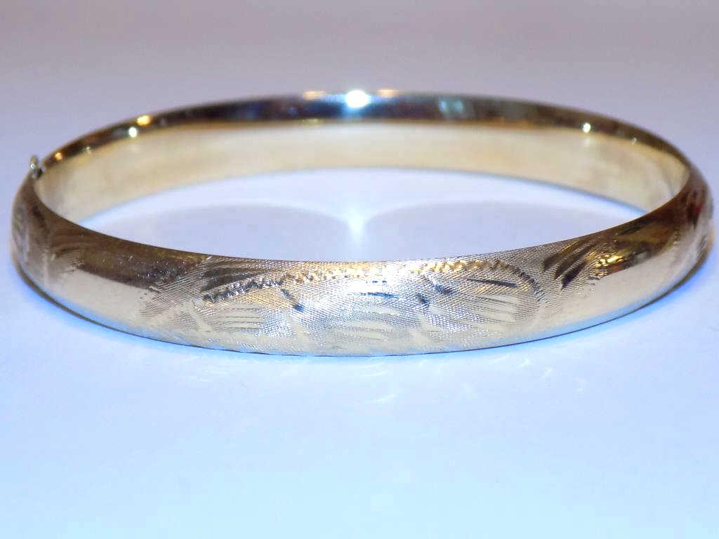 14K YELLOW GOLD FOLIAGE ENGRAVED BANGLE BRACELET (1 of 2)