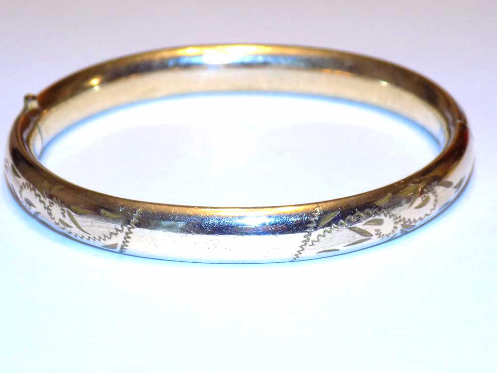 14K YELLOW GOLD FOLIAGE ENGRAVED BANGLE BRACELET (1 of 3)