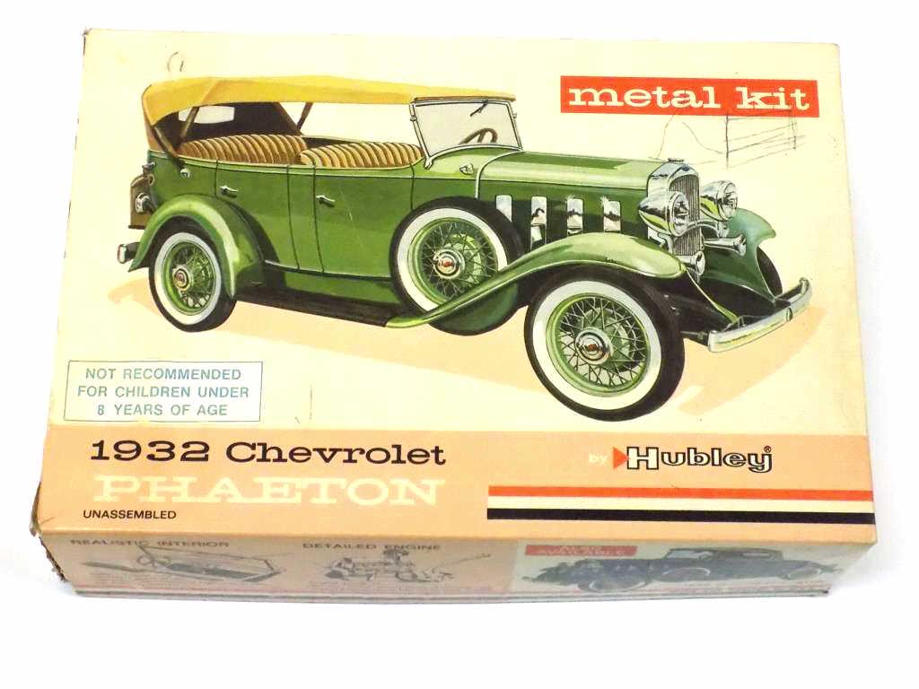 HUBLEY 1932 CHEVROLET PHAETON METAL TOY CAR KIT (1 of 2)