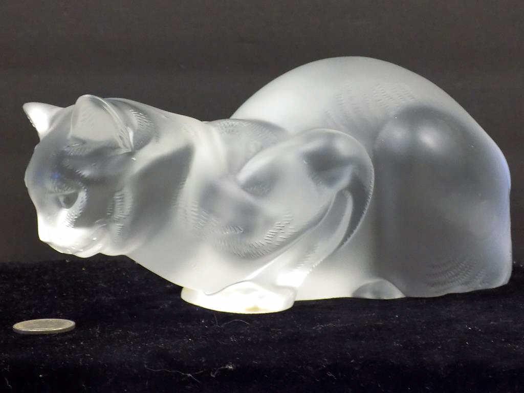LALIQUE FRENCH CRYSTAL GLASS CROUCHING CAT (1 of 7)