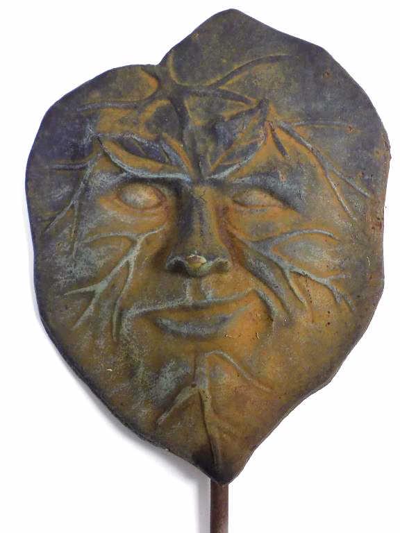 VINTAGE GREEN MAN CAST IRON GARDEN ORNAMENT (1 of 2)