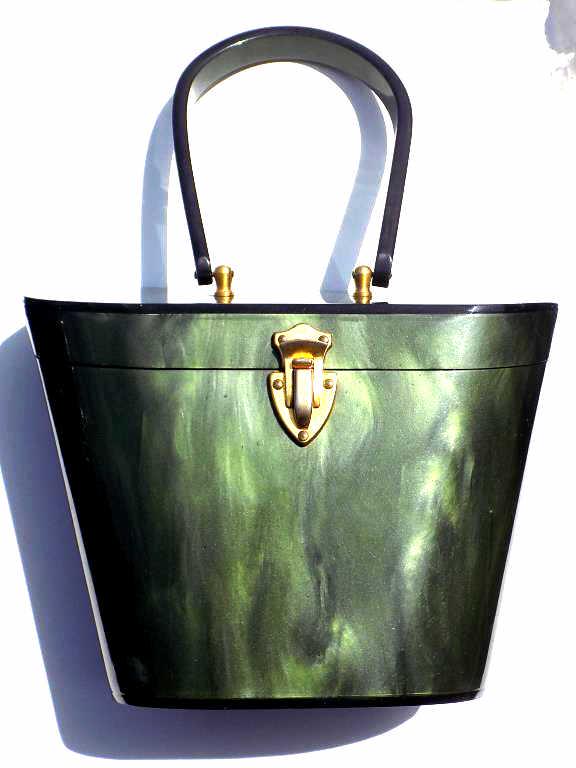 VINTAGE WILLARDI GREEN PEARLOID BAG: Vintage 1950's Willardi Green Pearloid Plastic Hand Bag with Interior Mirror. 6.50" x 8.25"