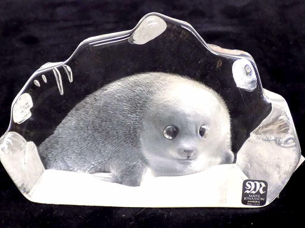 MATS JONASSON SIGNED GLASS SEAL SCULPTURE (1 of 4)