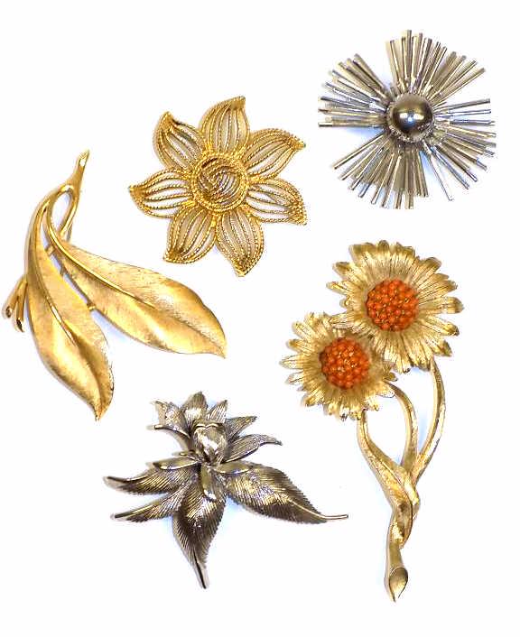VINTAGE FLORAL COSTUME JEWELRY BROOCH GROUP (1 of 2)