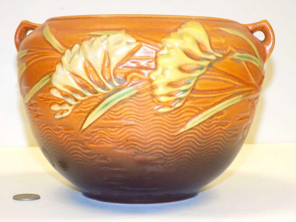 ROSEVILLE FREESIA POTTERY JARDINIERE: 1945 Roseville Freesia Pottery Handled Jardiniere. 669-6". Signed and Numbered Base. Potter's Initial, Height 6.25" x Length 9" Handle to Handle.