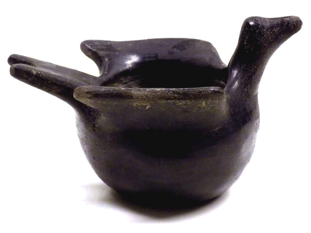 NATIVE AMERICAN INDIAN POTTERY BIRD POT (1 of 5)