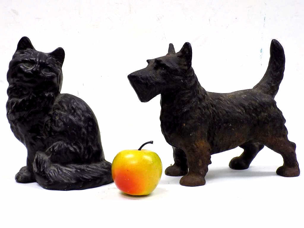 CAST IRON SCOTTISH TERRIER DOOR STOP W/ CAT (1 of 3)