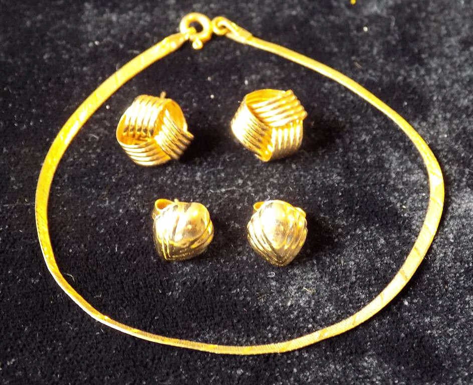 14K GOLD JEWELRY LOT EARRINGS BRACELET (1 of 2)