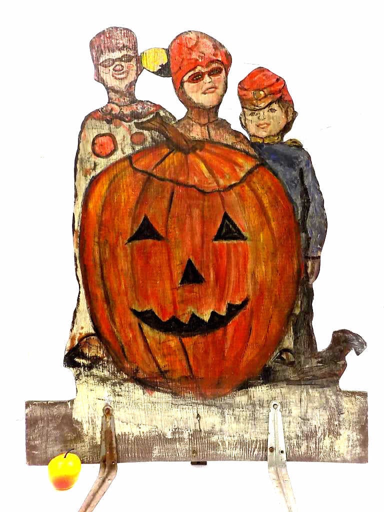 EDWARD KENNEDY HALLOWEEN FOLK ART DISPLAY (1 of 3)