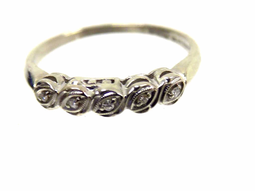 14K GOLD & 5 DIAMOND FASHION RING: Vintage Solid White 14K Gold Fashion Ring. 5 Inset Diamonds. Inner Band Marked 14K PAT FL - 9 Size 8 1/2