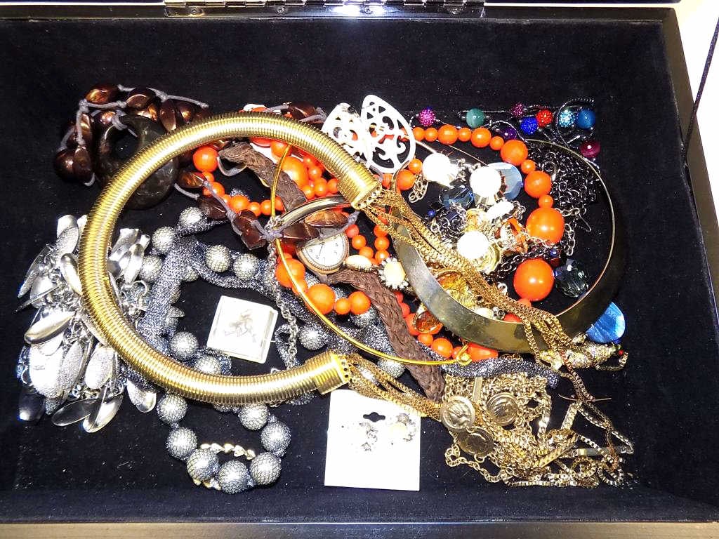 LARGE VINTAGE COSTUME JEWELRY LOT: Large Lot of Vintage Estate Costume Jewelry. Including Glamourous Chokers, Necklaces, Earrings, Watches, Etc