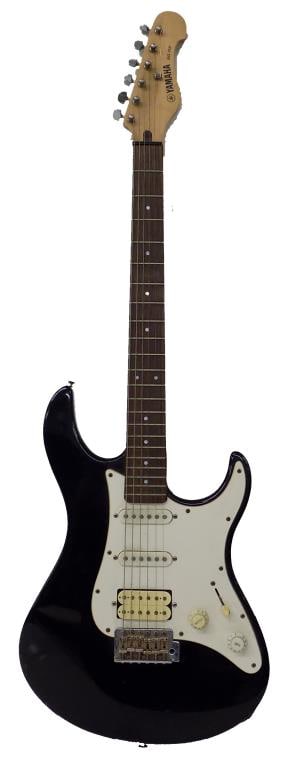 YAMAHA EG 112 ELECTRIC STRAOCASTER GUITAR (1 of 3)