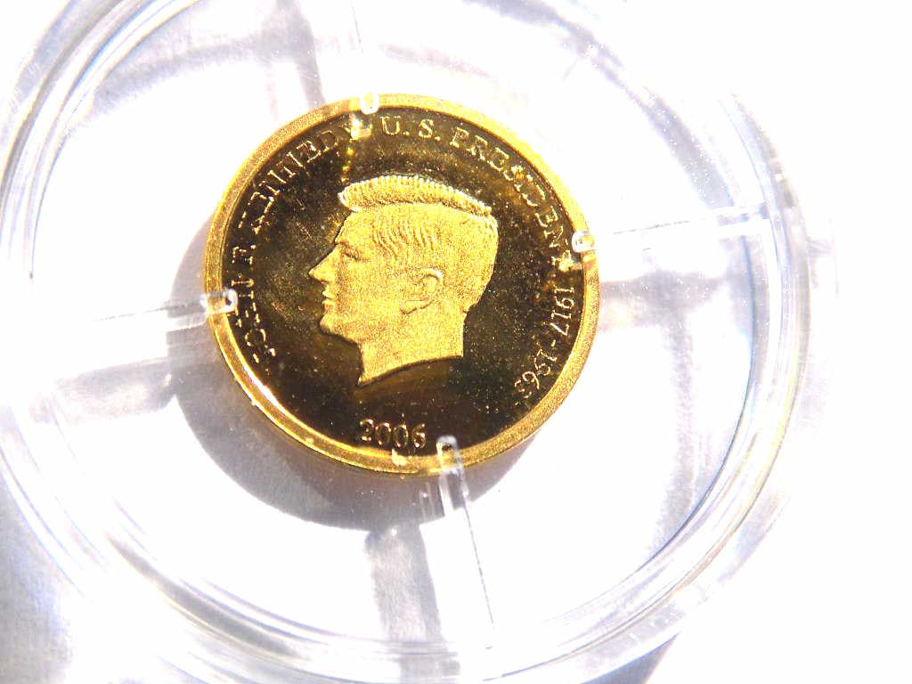 AMERICAN MINT JOHN F. KENNEDY 585 GOLD COIN: American Mint John F. Kennedy Proof Quality 585 Solid Gold Coin. Coat of Arms Reverse. 11 mm. Certificate of Authenticity.