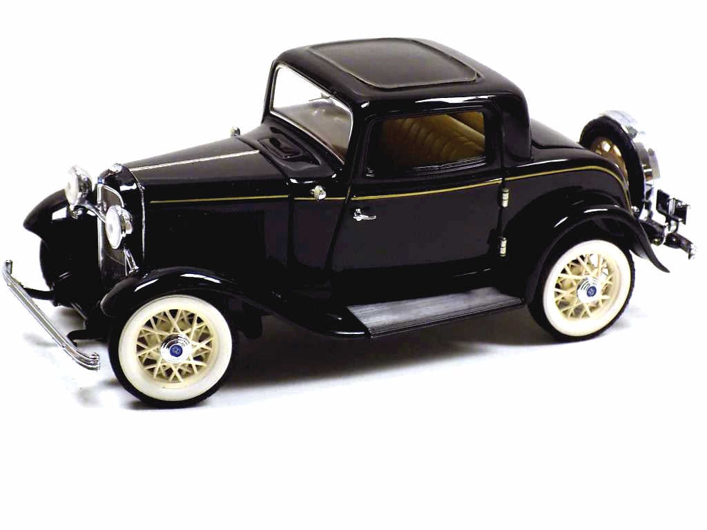 FRANKLIN MINT 1932 MODEL T FORD REPLICA CAR: Franklin Mint Die Cast 1932 Model T Ford Replica Car. Exact Replica with Opening Hood, Doors, Engine New condition