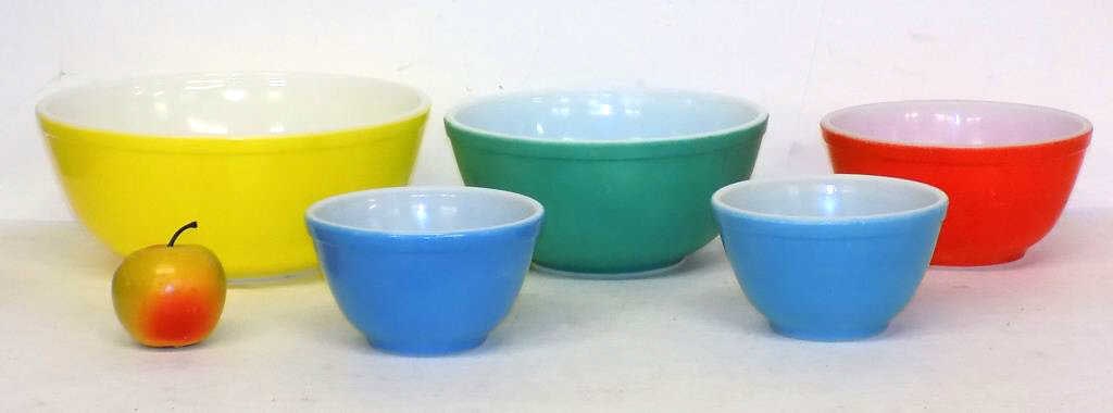 VINTAGE MULTI COLOR PYREX NESTING BOWLS SET: Vintage 1950's Set of Multi Color Pyrex Glass Nesting Bowls. Containing Yellow, Green, Red, Blue (2) 5 Total. Largest Diameter 10.50"